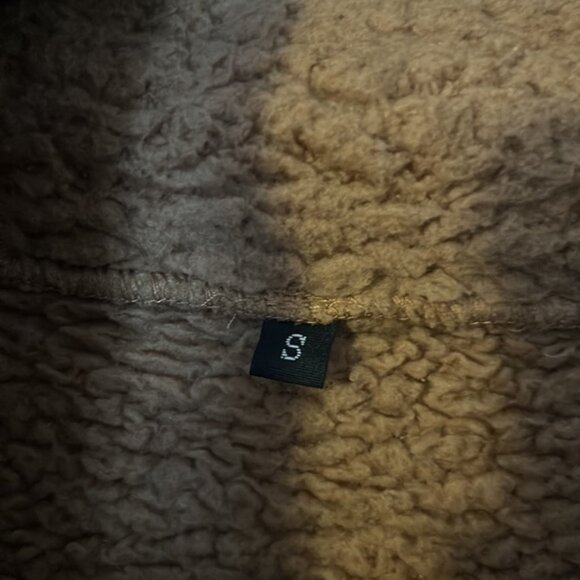 Fuzzy zip up - Picture 4 of 4